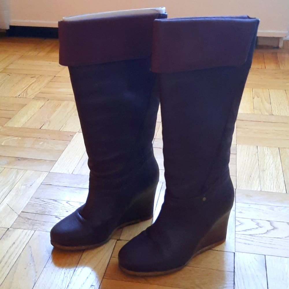 UGG Tall Boots, size 8.5, color burgundy